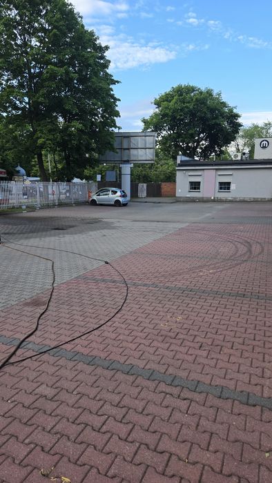 Mycie przeszkleń, paneli pv, elewacji, kostki, dachów, okien