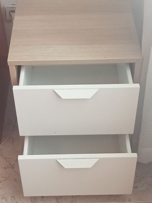 Mesa de cabeceira (Duas)