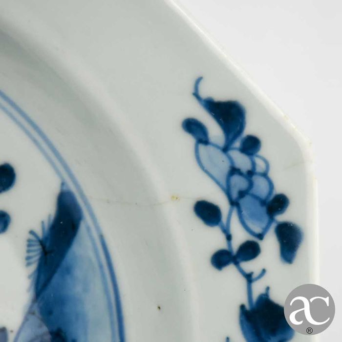 Prato fundo octogonal, porcelana da China período Qianlong, séc. XVIII
