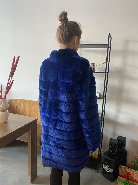 Роскошная шуба рекс шиншилла орилаг цвета электрик