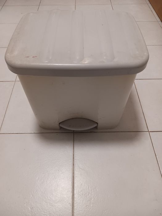 Caixote de lixo 10lt. com separador