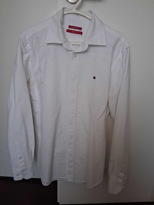 Camisas brancas da Lion of porches e tiffosi