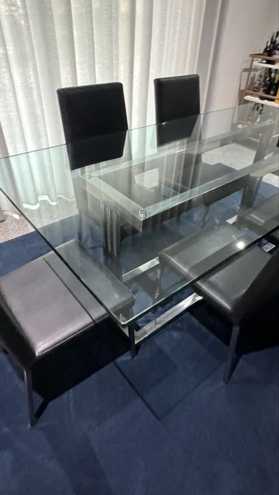 Mesa de jantar mais 6 cadeiras