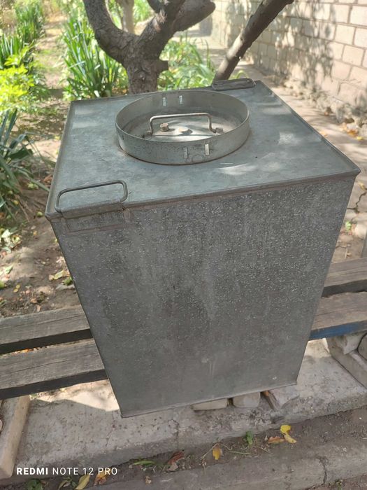 Ємність металева , оцинкована , бак 100 літрів в гарному стані. СРСР