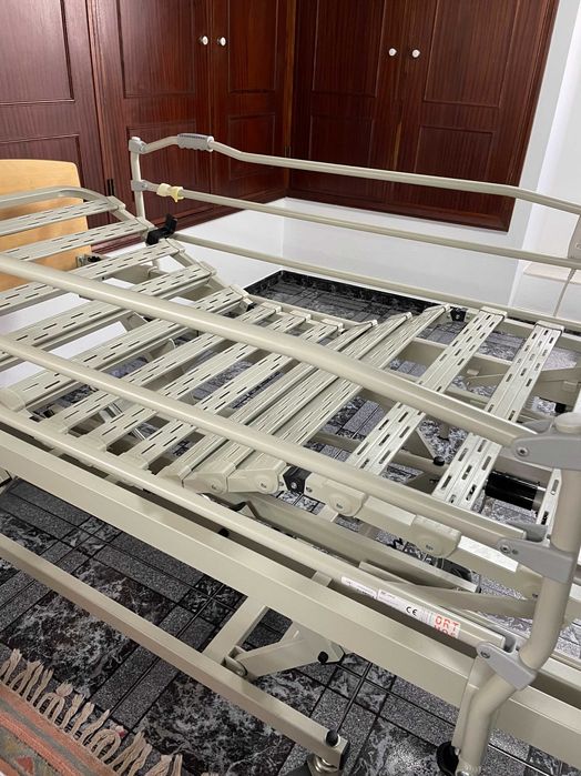 Cama Articulada com Elevador , completamente nova