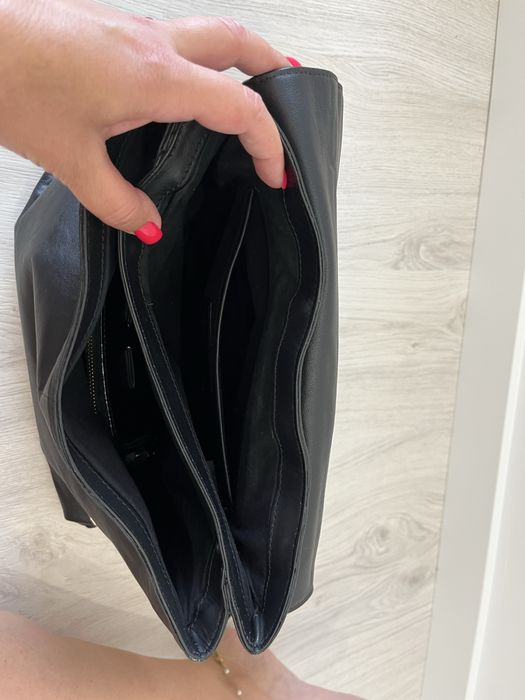 Mala tiracolo preta em pela, Zara