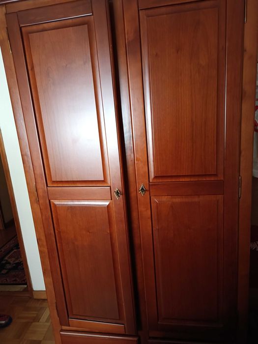 Roupeiro de solteiro em madeira de castanho