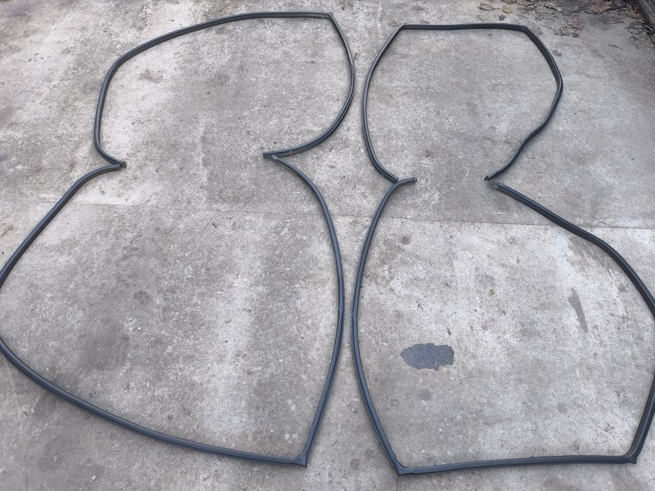 Продам уплотнители дверей на nissan x-trail t30