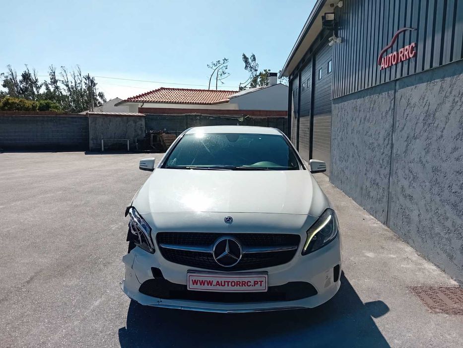 Mercedes A 180 d c/auto - Nacional ( pequeno sinistro )
