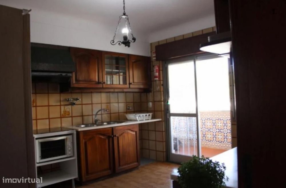 Quarto - localizado em Carcavelos Lisbon