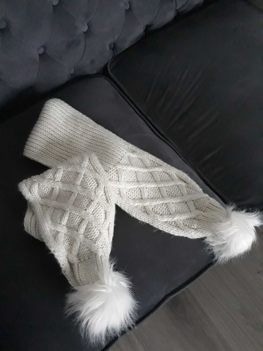 nowy szal wełniany pompony