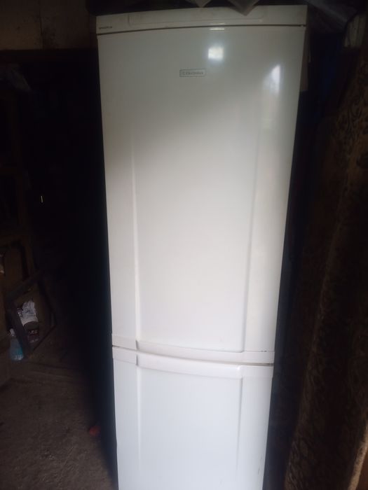 Продам холодильник б.в.