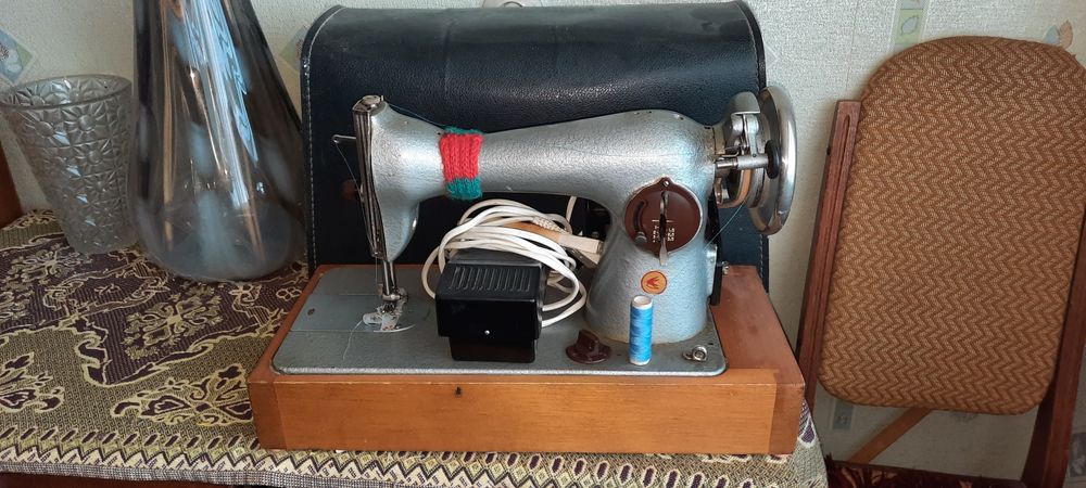 Швейна машинка, робоча потребує налаштування.