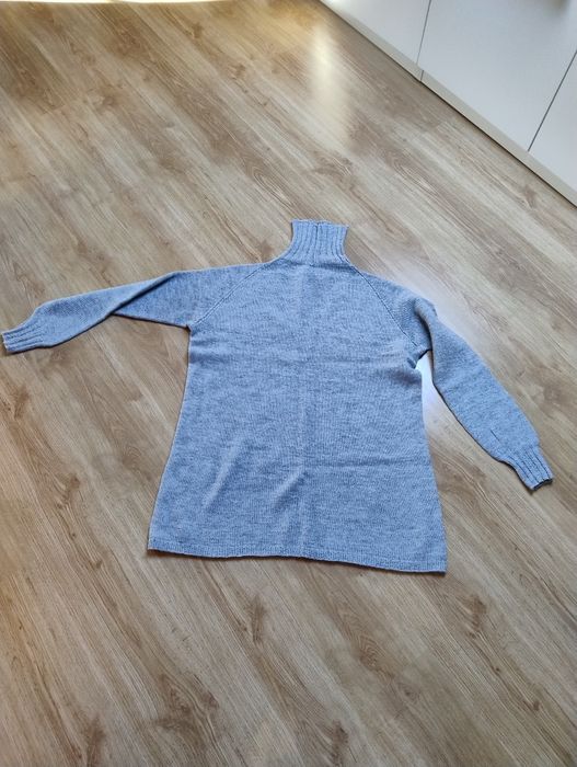 Świetny szary sweterek z golfem handmade