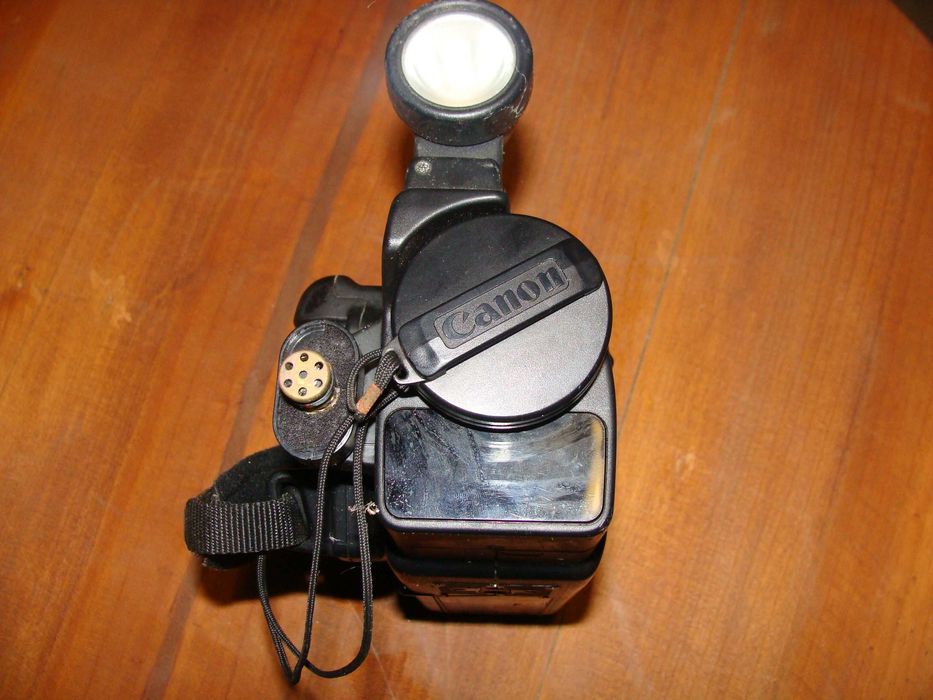 Máquina de Filmar - Canon E200 - 8 mm Vídeo Camcorder