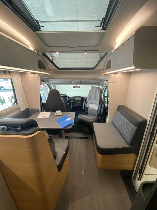 Wynajem kampera Adria półintegra