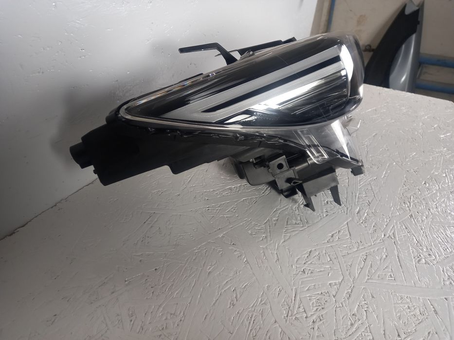 Lampa przednia  prawa do Mazdy CX 5 ll