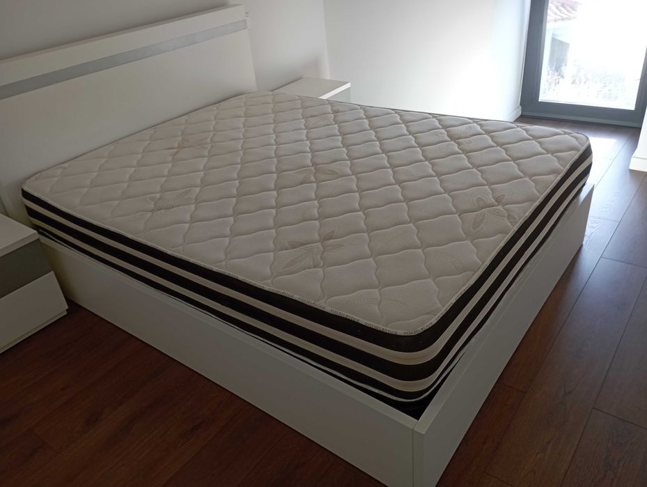 Vendo cama de casal + colchão