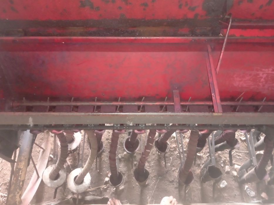 Siewnik konny przerobiony na traktor