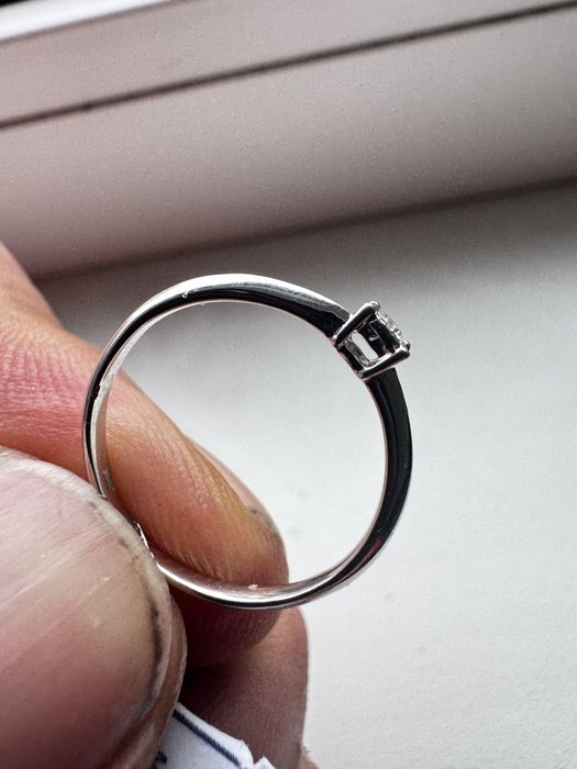 Нежное золотое кольцо с натуральным бриллиантом с белого золота 585