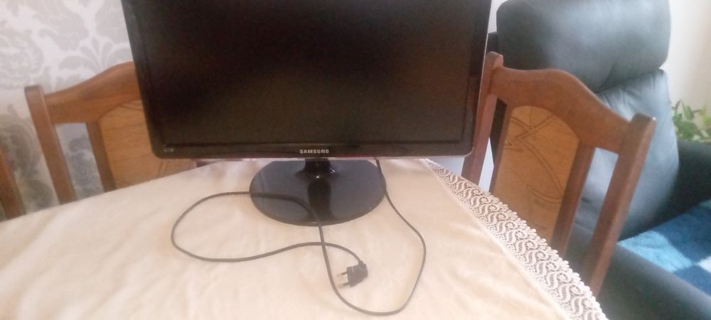 Telewizora 1v2 Monitor model Samsung T24A350