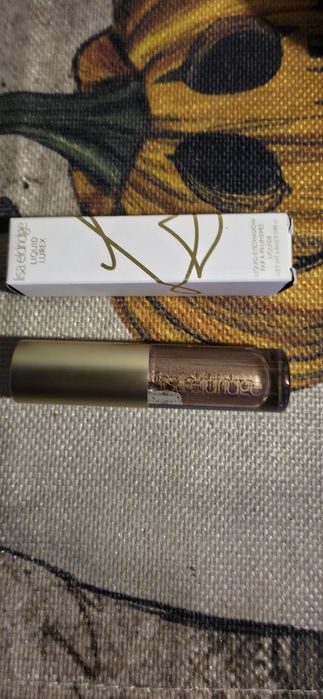 Cień do powiek w płynie Lisa Eldridge 2.8ML Anjelica