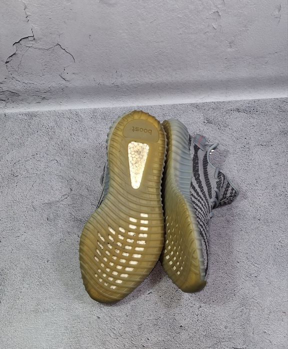 Кроссовки Adidas Yeezy Boost 350V2 Beluga спортивные 700 500