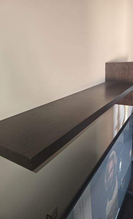 Móvel de sala em madeira de carpinteiro — qualidade superior