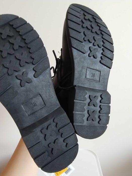 Buty zimowe sznurowane damskie czarne r. 38