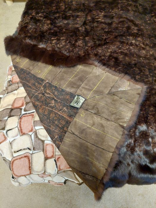 FENDI prawdziwe norki przepiękna narzuta 220 cm x 200 cm