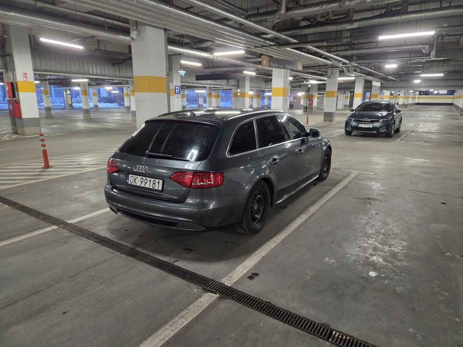 Audi A4B8 S-line AVANT, 178 km, 2010r. czarna podsufitka.