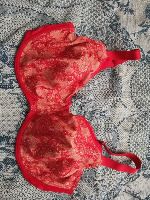 Бюстгальтер Мілавіца