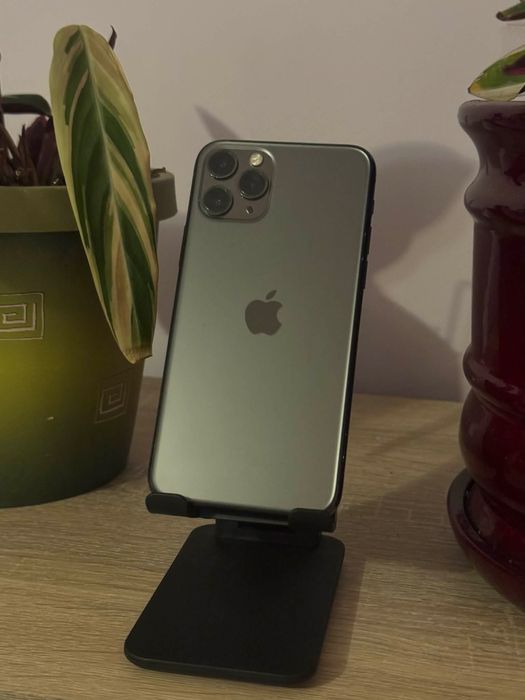 iPhone 11 Pro w zestawie z kablem i etui