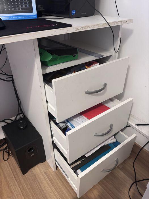 Secretária com modulo gavetas