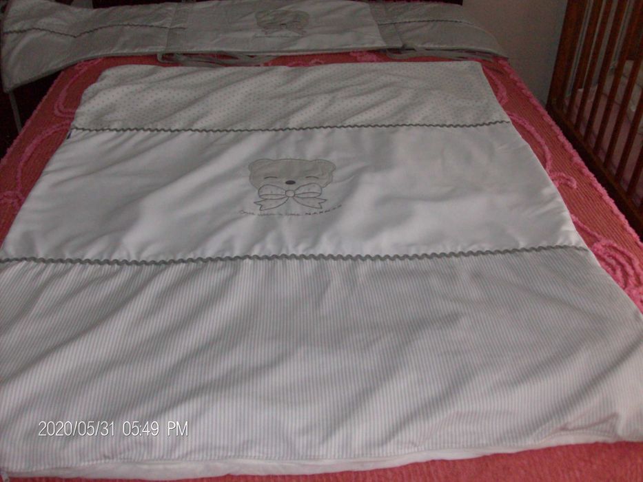 Edredon e protetor da cabeça NafNaf