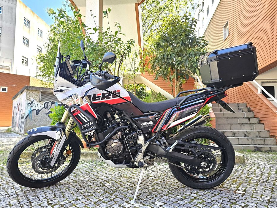 Yamaha Tenere 700 com Top Case e livro de revisões carimbado