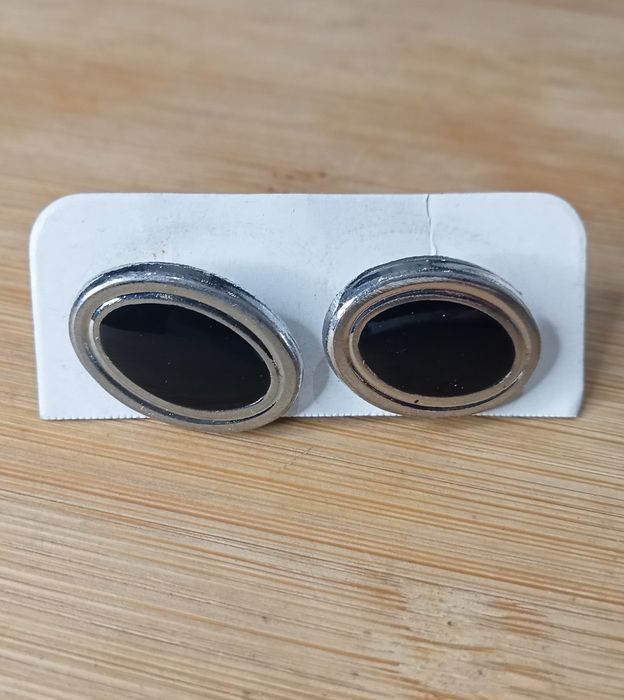 Nowe spinki do mankietów koszuli