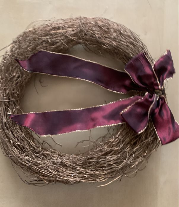 Świąteczny wieniec lwianek na drzwi