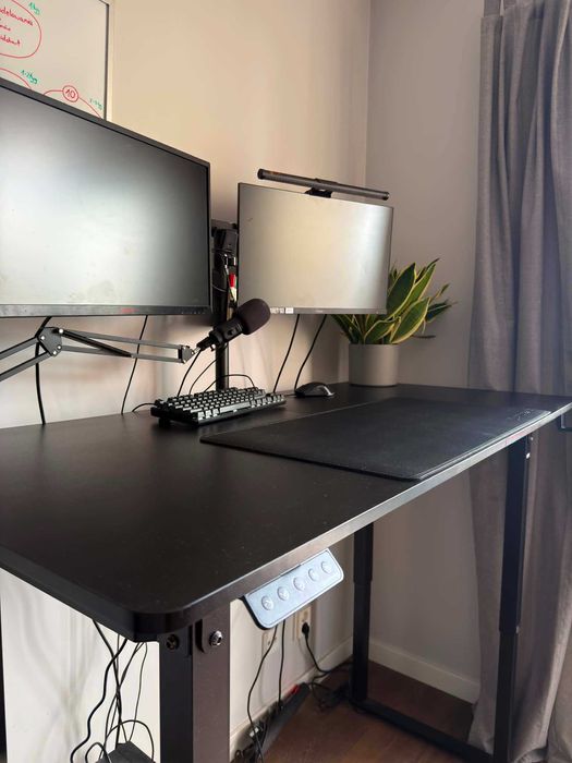 Biurko gamingowe Ultradesk UPLIFT 160 cm Czarne