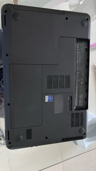 HP 650 - i3- 4gb ram- SSD- Win10