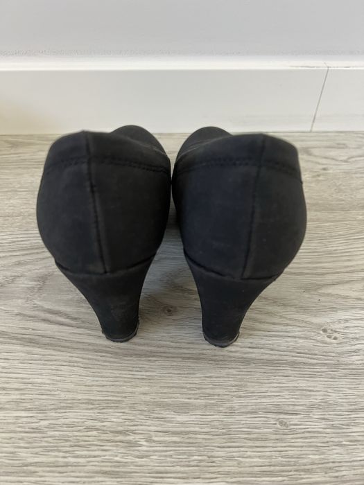 Sapatos pretos com salto