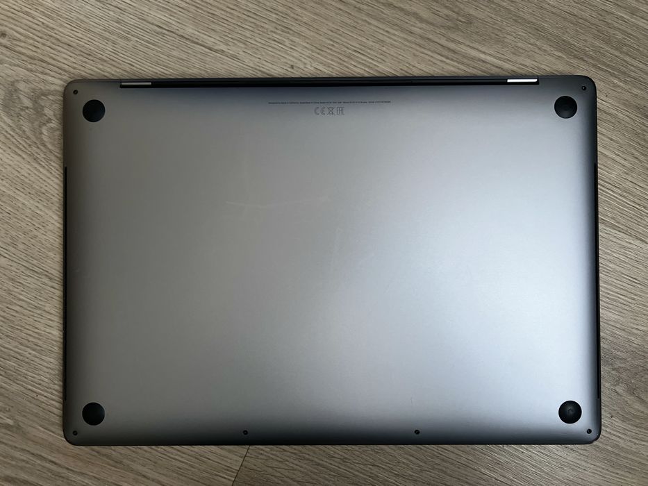 Macbook Pro A2141 16” 2019 32GB 2xGPU 2,4GHz Intel i9