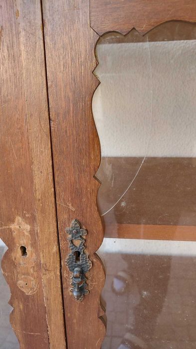 Móvel Louceiro / Cristaleira Antiga em Madeira – Para Restauro / DIY