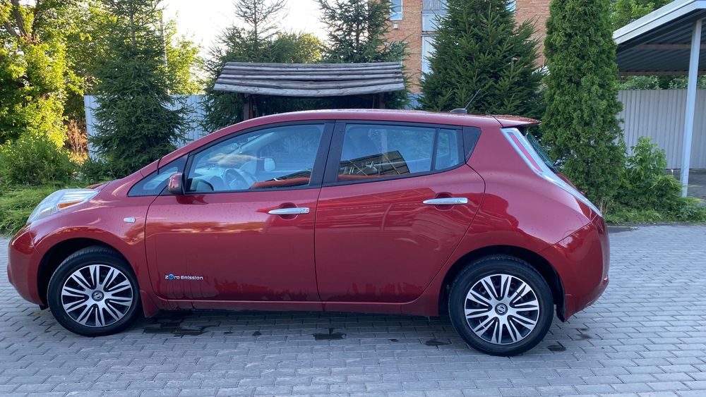 Електромобіль Nissan Leaf