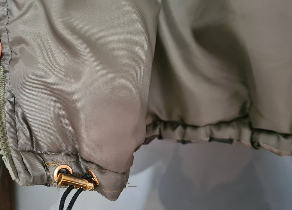 Krótka kurtka bomberka