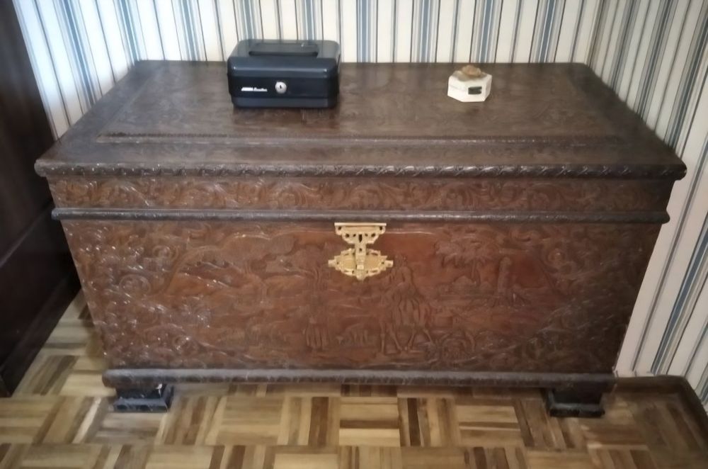 Vários Móveis em Madeira