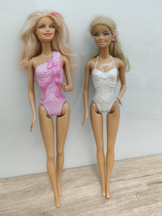 Lalki Barbie w strojach kąpielowych