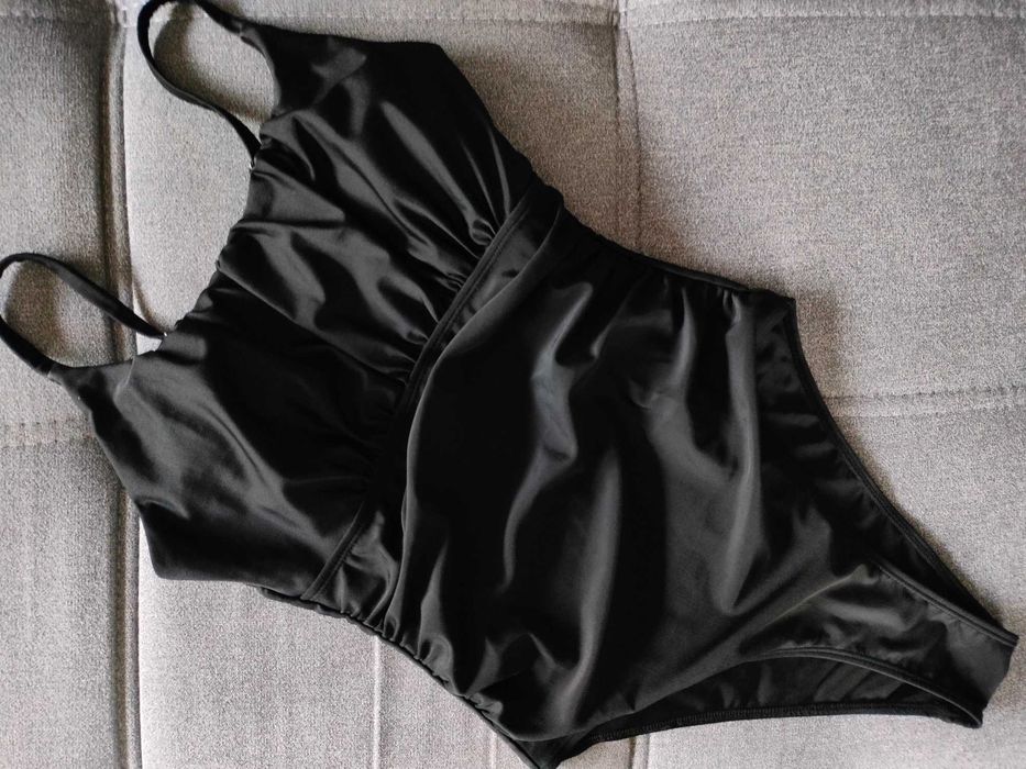 •	Nowy kostium kąpielowy S