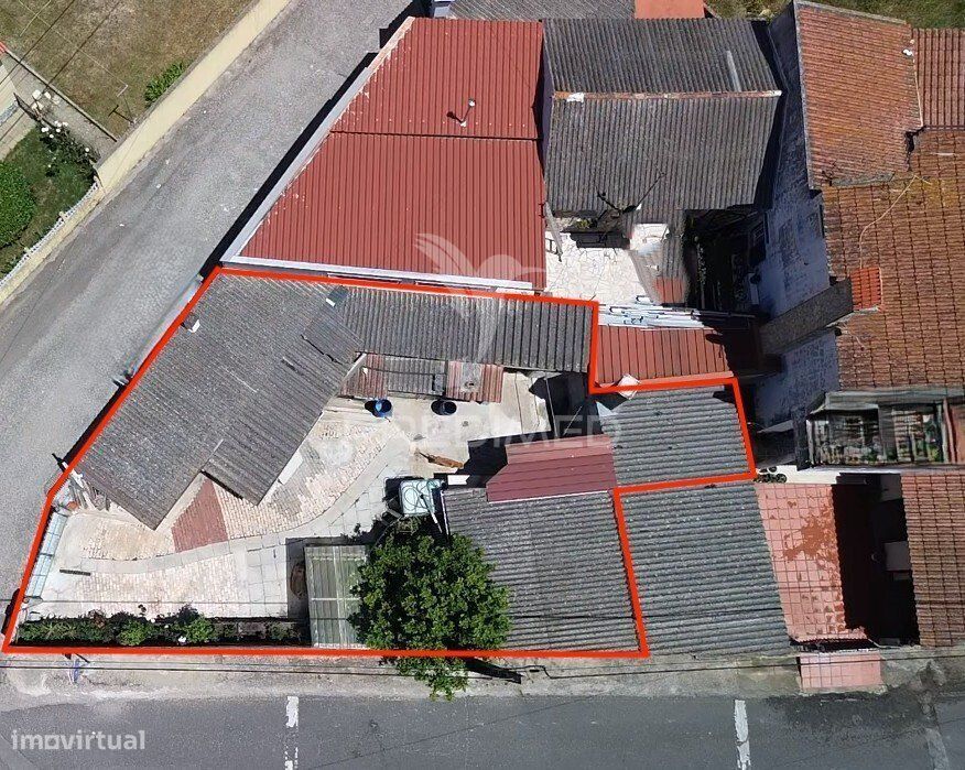 Arrecadação e espaço para Arrumos disponível em Ribeira de Santo An...