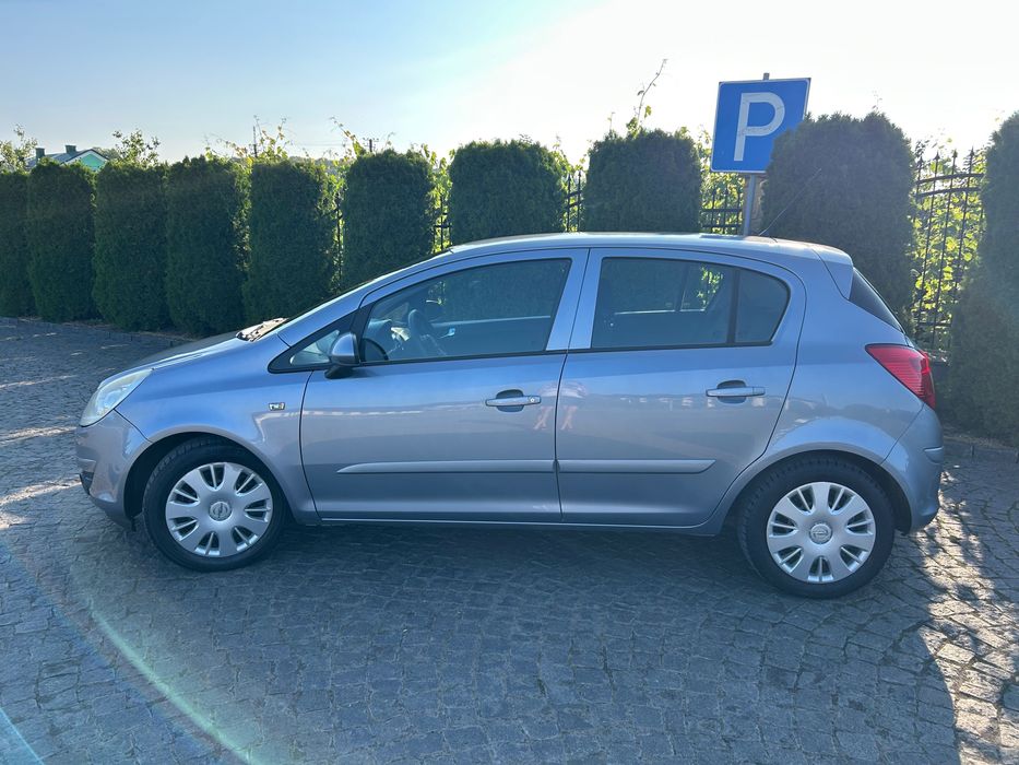 Opel corsa 1,2 бензин,робот
